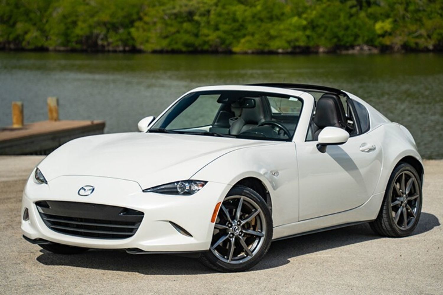 Mazda MX-5 RF nhận đặt cọc tại Việt Nam