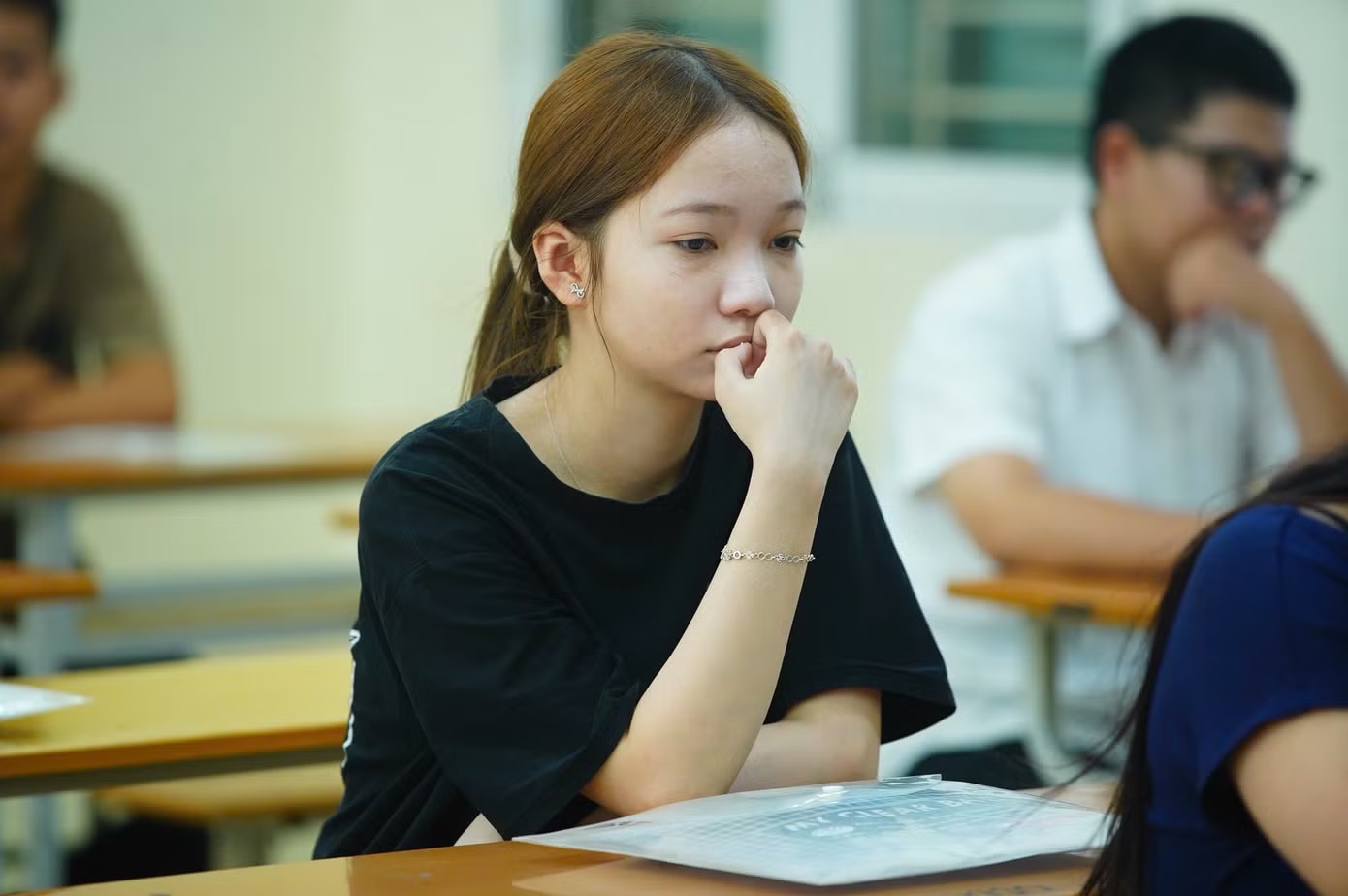 Thí sinh dự thi Tốt nghiệp THPT năm 2026 (ảnh: Duy Phạm). Đề Ngữ văn Tốt nghiệp THPT gây tranh cãi - Ảnh 1.