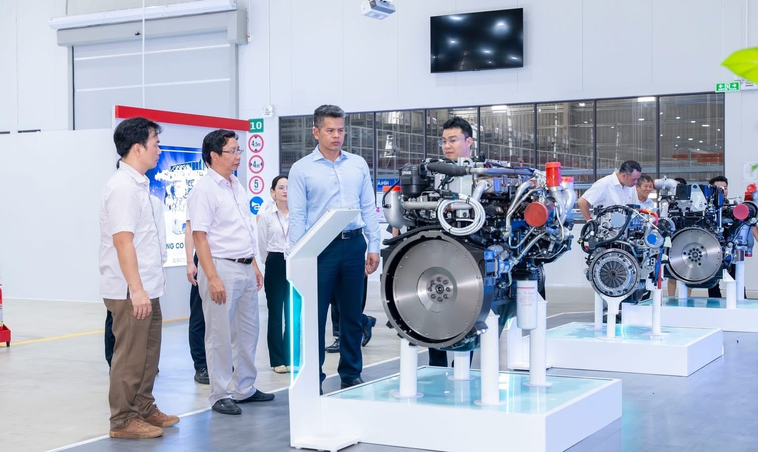 Lãnh đạo Sở Xây dựng đến thăm nhà máy sản xuất ô tô, mở cơ hội hợp tác cho dòng xe bus thuần điện