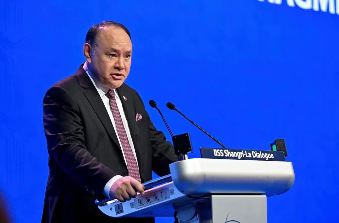 Bộ trưởng Quốc phòng Philippines Gilberto Teodoro. (Ảnh: Reuters) Bộ trưởng Quốc phòng Philippines lên tiếng sau khi bị Trung Quốc cấm nhập cảnh - Ảnh 1.