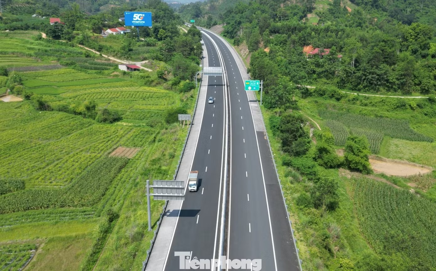 Nghịch lý: Cao tốc Bắc Giang - Lạng Sơn vắng tanh, xe chạy QL1A đông nghịt - Ảnh 1.