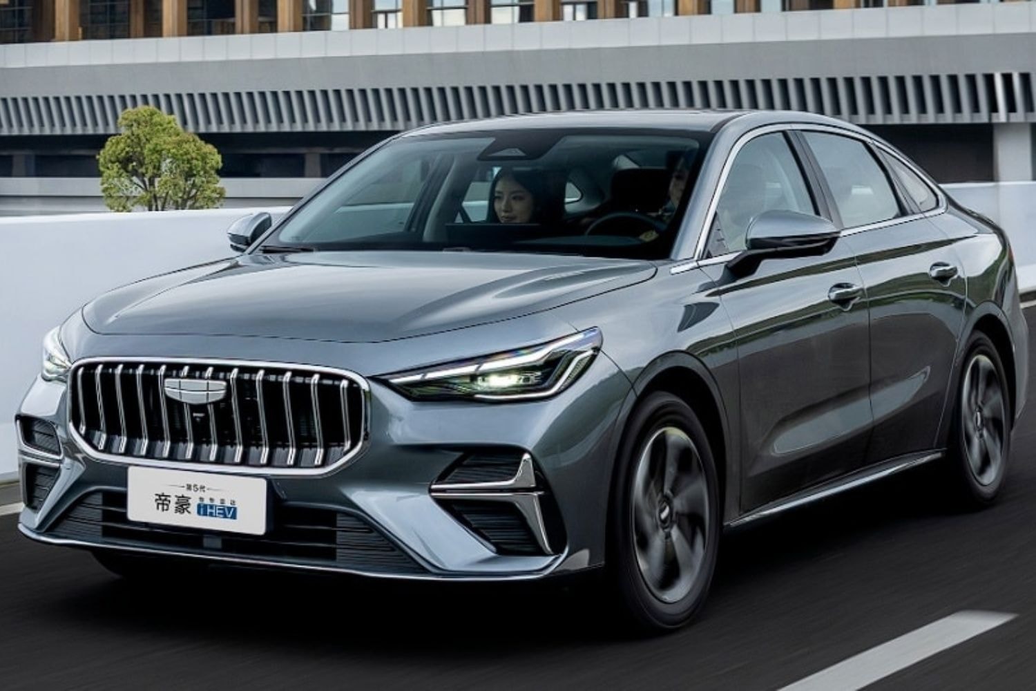Mẫu sedan hybrid Geely phá kỷ lục Guinness, ăn xăng bằng một nửa xe máy