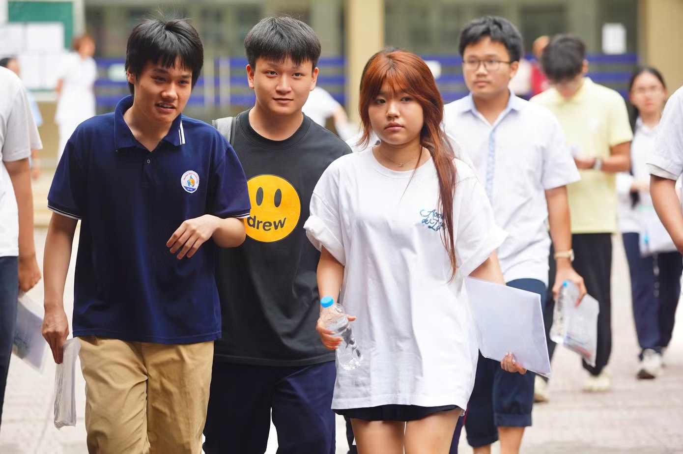Môn Vật lý năm nay có lượng thí sinh đăng ký dự thi khá cao (ảnh: Duy Phạm) Đề thi tốt nghiệp THPT môn Vật lý, cập nhật đáp án trọn bộ mã đề - Ảnh 13.
