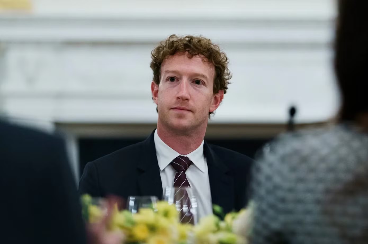 Mark Zuckerberg có thể bốc hơi hàng tỷ USD theo nhịp biến động của cổ phiếu Meta. Facebook sập toàn cầu, Mark Zuckerberg 'bốc hơi' hàng tỷ USD? - Ảnh 2.