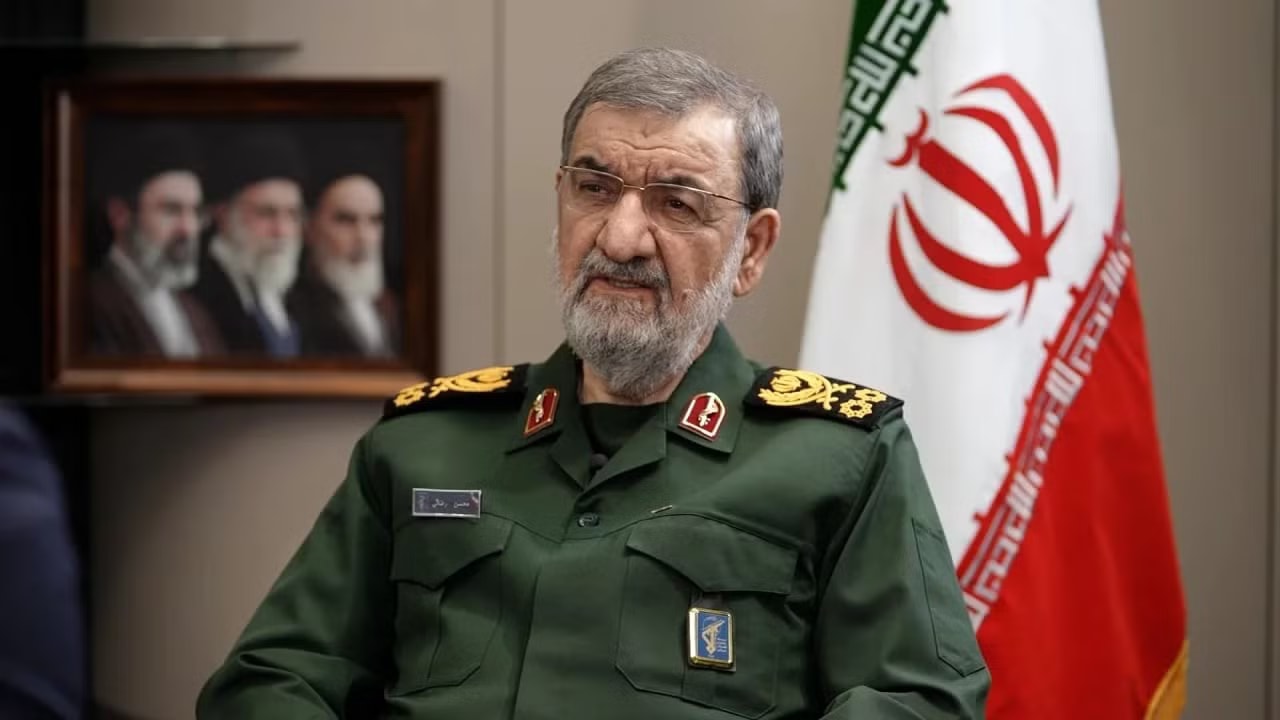 Cố vấn quân sự của Lãnh tụ tối cao Iran, ông Mohsen Rezaei. Cố vấn Lãnh tụ tối cao Iran nói Mỹ đồng ý giải phóng các khoản tiền bị đóng băng - Ảnh 1.