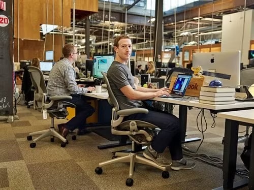 Từ ký túc xá Harvard đến hệ thống phục vụ hơn 3 tỷ người: Facebook được xây như thế nào? - Ảnh 1.