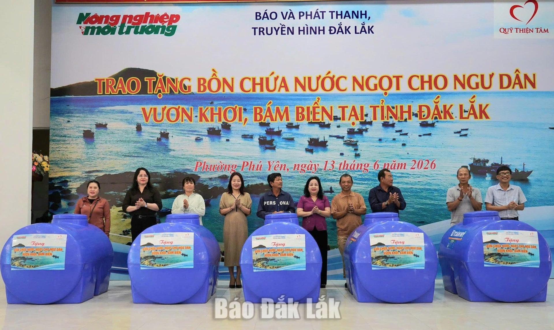Quỹ từ thiện của tỷ phú Phạm Nhật Vượng vừa có hành động đặc biệt dành cho ngư dân vươn khơi bám biển- Ảnh 1.