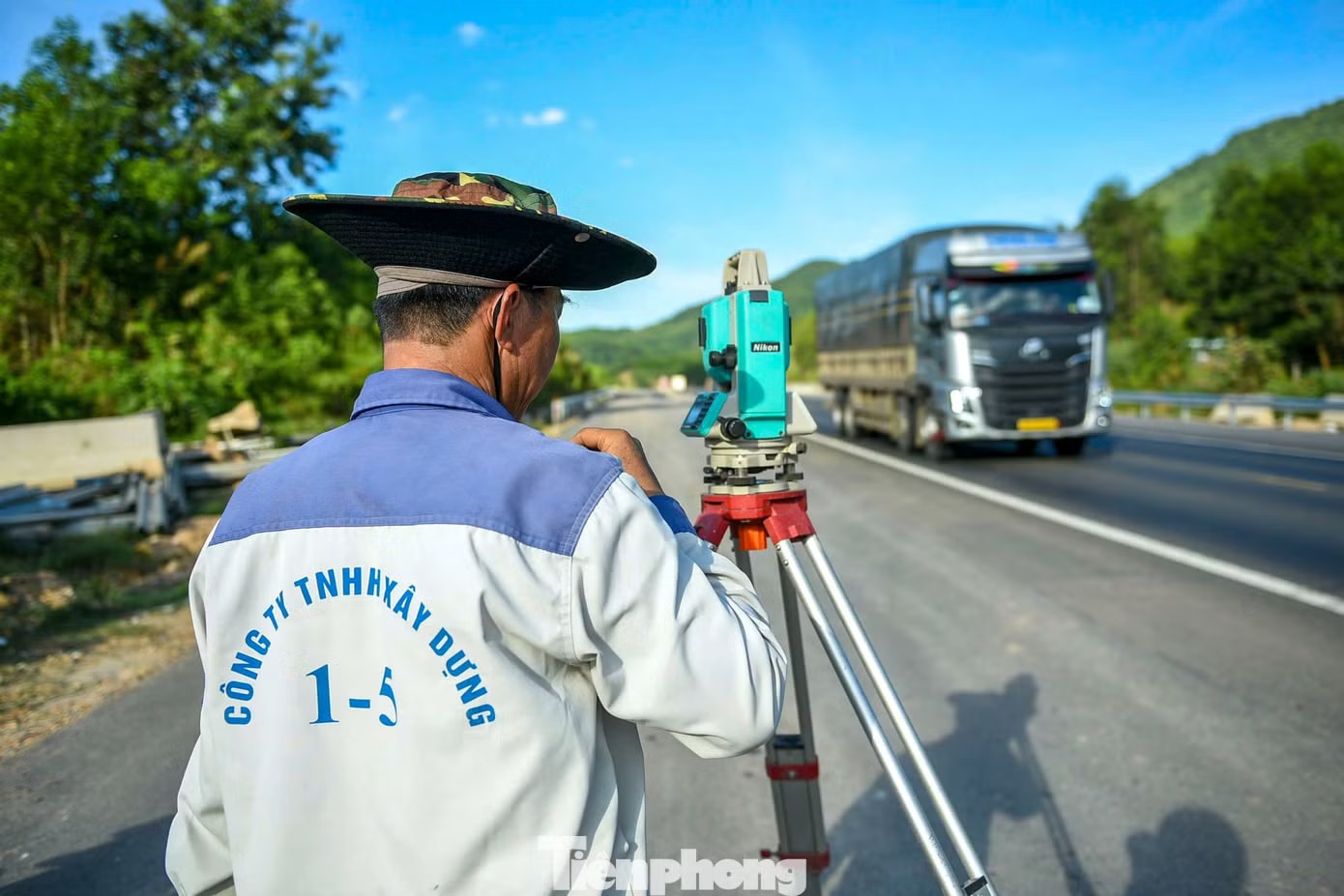 Toàn cảnh dự án mở rộng cao tốc La Sơn - Hòa Liên sắp về đích - Ảnh 4.