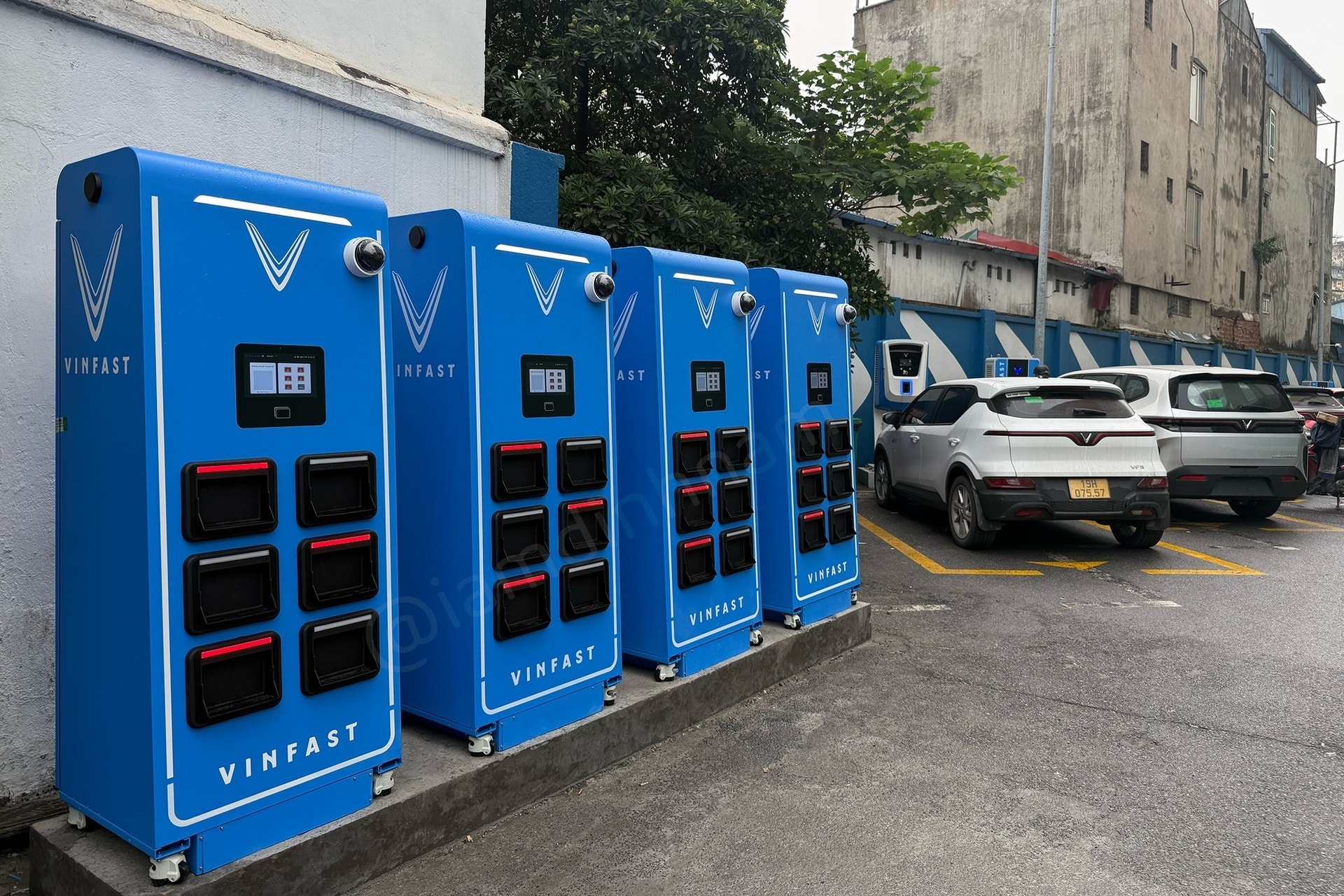 Sau FPT, Viettel, Thế Giới Di Động, thêm một 'ông lớn' bắt tay tỷ phú Phạm Nhật Vượng làm 6.000 tủ đổi pin xe điện
