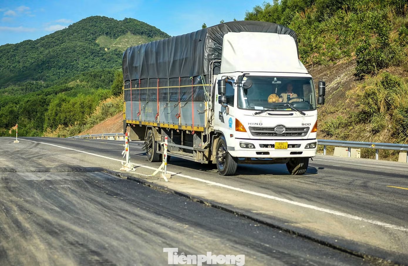 Toàn cảnh dự án mở rộng cao tốc La Sơn - Hòa Liên sắp về đích - Ảnh 7.
