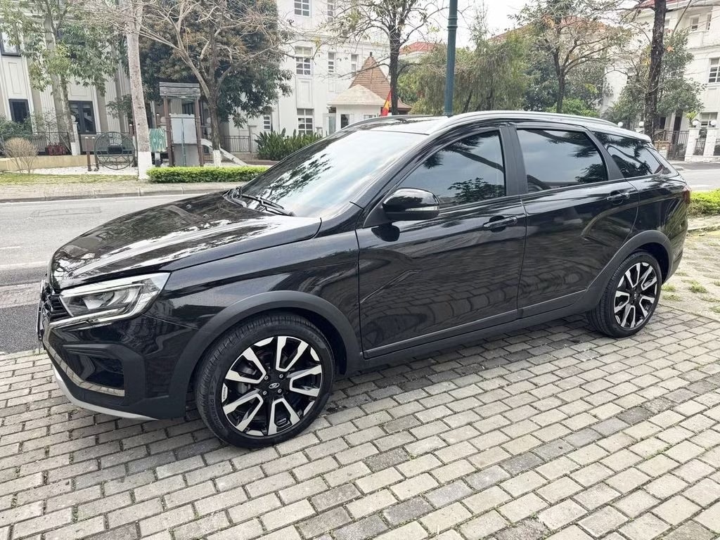 Vesta SW Cross là xe duy nhất trong danh sách sử dụng hộp số tự động. Ảnh: Lada Loạt ô tô Nga rao bán ở Việt Nam: Giá thấp nhất từ 310 triệu đồng - Ảnh 2.
