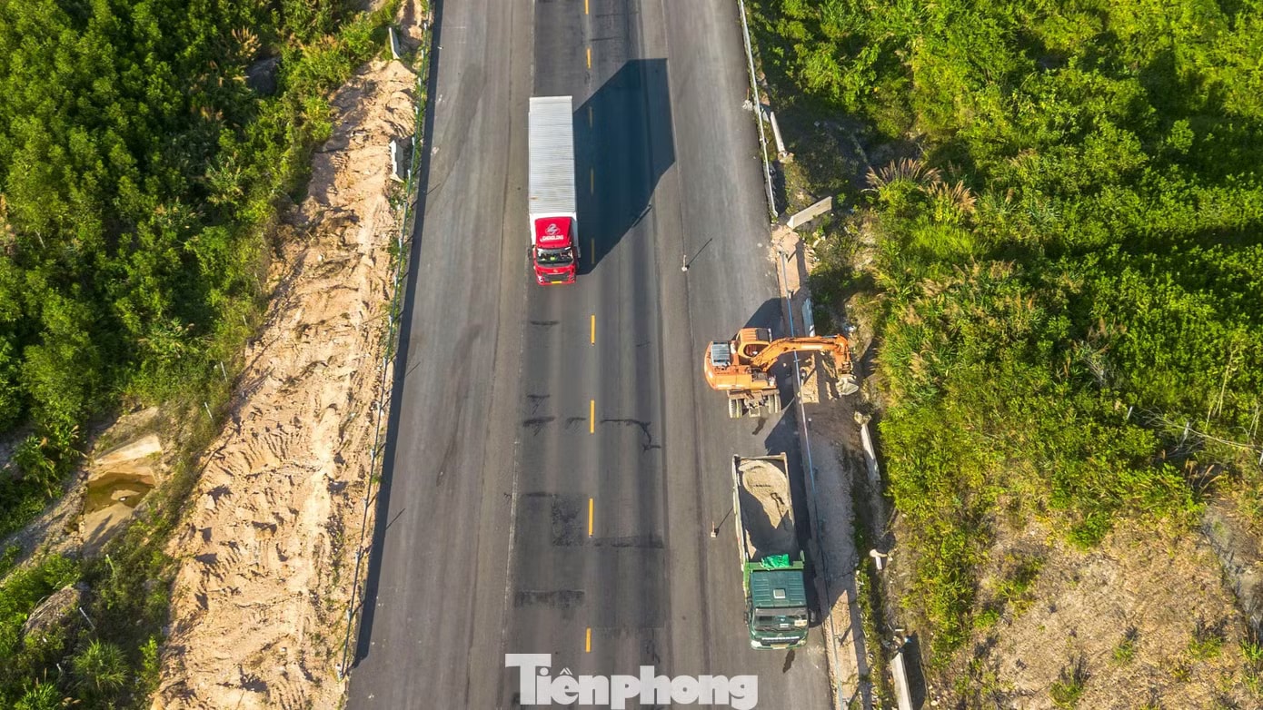 Toàn cảnh dự án mở rộng cao tốc La Sơn - Hòa Liên sắp về đích - Ảnh 3.