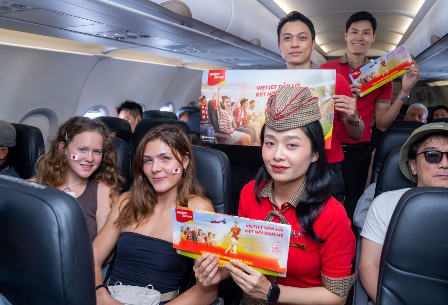 Bay cùng Vietjet, hoà mình vào mùa lễ hội bóng đá sôi động nhất hành tinh - Ảnh 1.