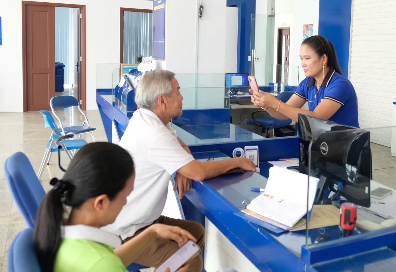 Hàng triệu thuê bao sắp bị khóa một chiều từ ngày mai - Ảnh 1.