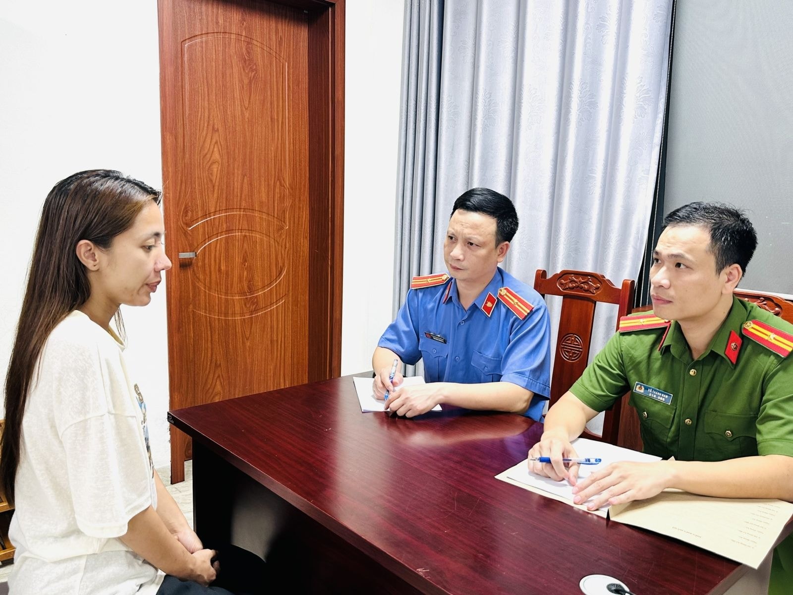 trang-suc-gia-buon-lau-vang-1-12956322381942978348956.jpg