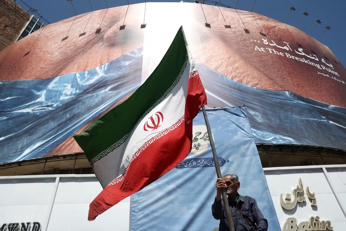 (Ảnh: Reuters) Iran bác tin sẽ ký thỏa thuận với Mỹ vào 14/6 - Ảnh 1.