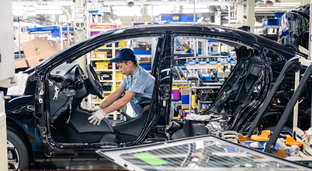Chính phủ giao 'KPI' mới cho ngành ô tô, VinFast đã đi trước một bước - Ảnh 1.