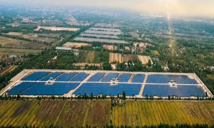 Doanh nghiệp lo dịch chuyển giờ cao điểm điện sẽ làm giảm hiệu quả kinh tế của các dự án điện mặt trời mái nhà. Dồn giờ cao điểm điện vào buổi tối: Ai được lợi, ai chịu thiệt? - Ảnh 2.