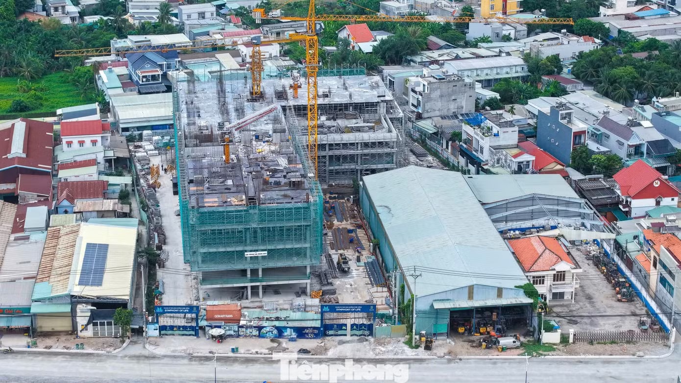Chủ đầu tư dự án là Công ty CP Đầu tư Xây dựng Nam Hiệp Thành Bình Dương với 659 căn hộ. Hàng chục dự án căn hộ đua nhau 'mọc' lên dọc đoạn Quốc lộ - Ảnh 15.