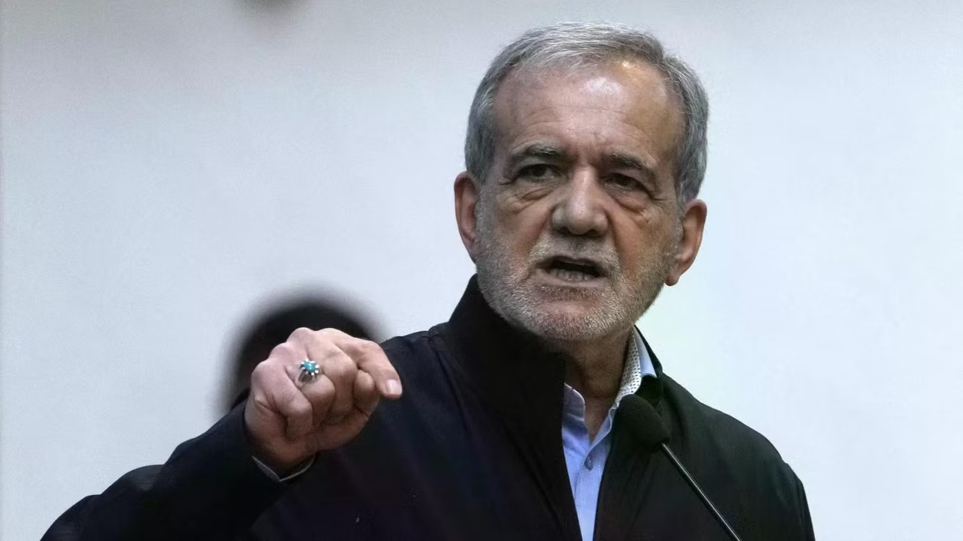 Tổng thống Iran Masoud Pezeshkian. Tổng thống Iran: Mọi quyết định thuộc về Lãnh tụ tối cao - Ảnh 3.