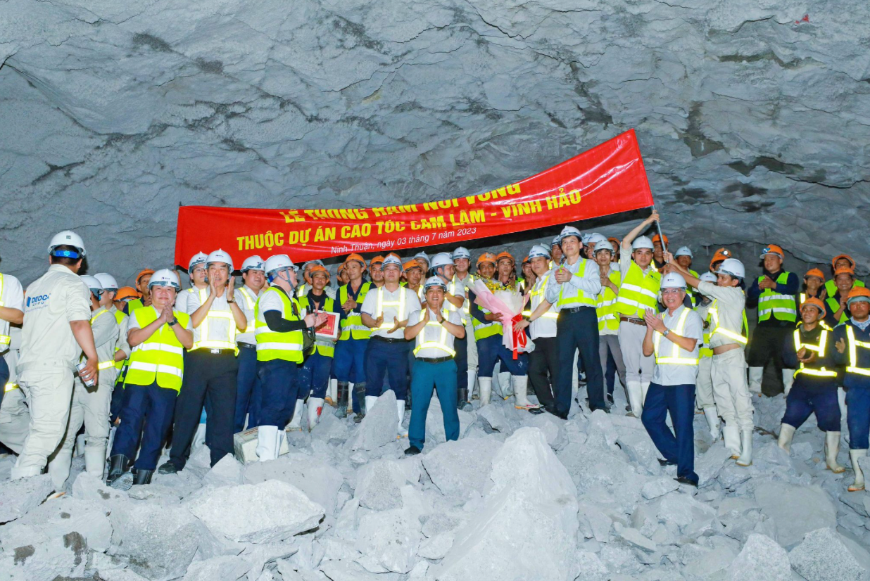 Hầm xuyên núi dài nhất cao tốc Bắc – Nam: Địa chất dị biệt và nguy cơ thảm họa sập hầm - Ảnh 4.