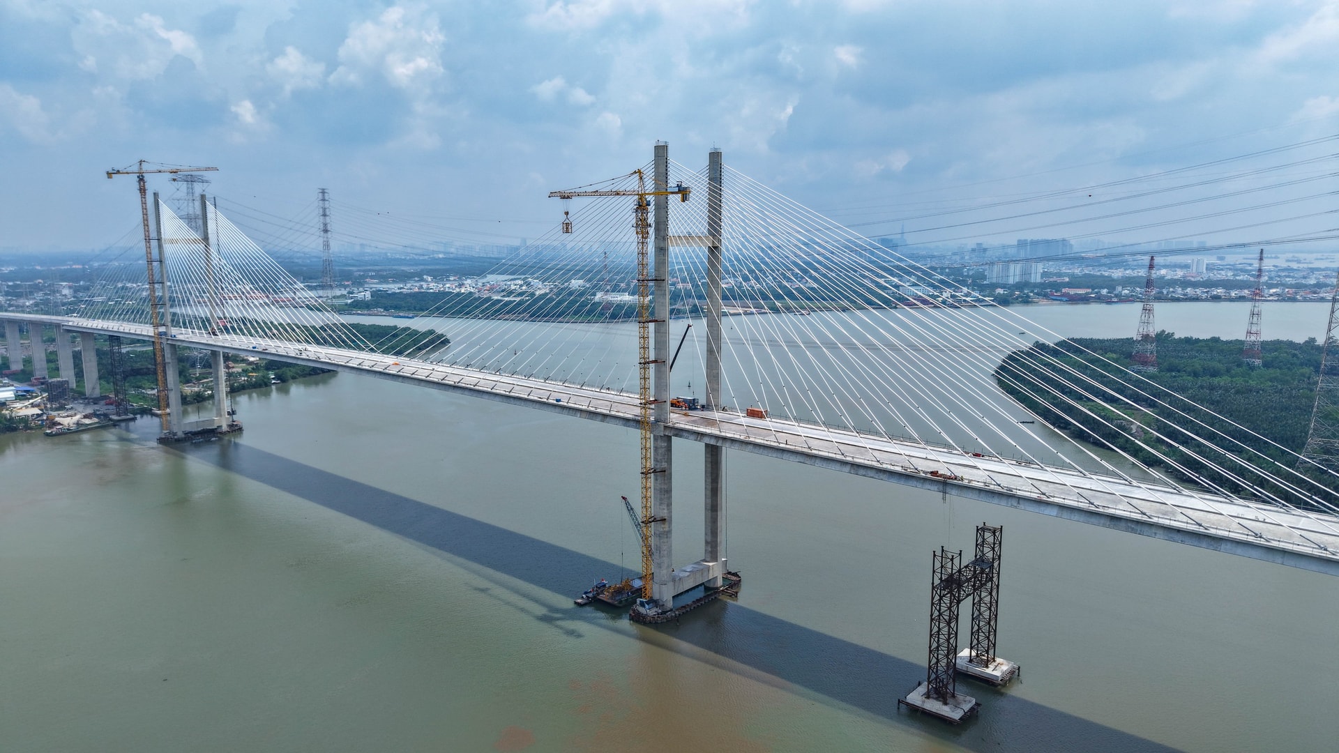 Việt Nam sở hữu cầu dây văng có tĩnh không cao kỷ lục: Kết cấu dây văng dẻ quạt, chịu được trọng tải lớn - Ảnh 4.
