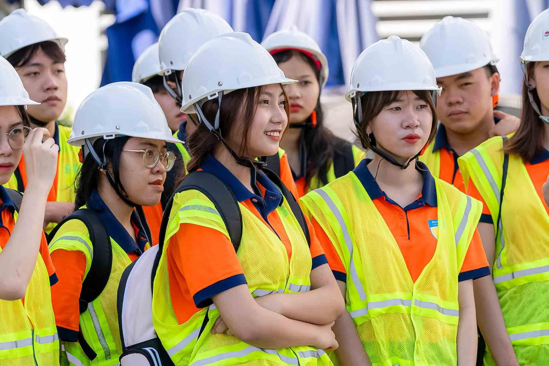 25627-top-5-truong-dai-hoc-uy-tin-dao-tao-nganh-logistics-va-quan-ly-chuoi-cung-ung-tai-viet-nam----6_1781494466.jpg
