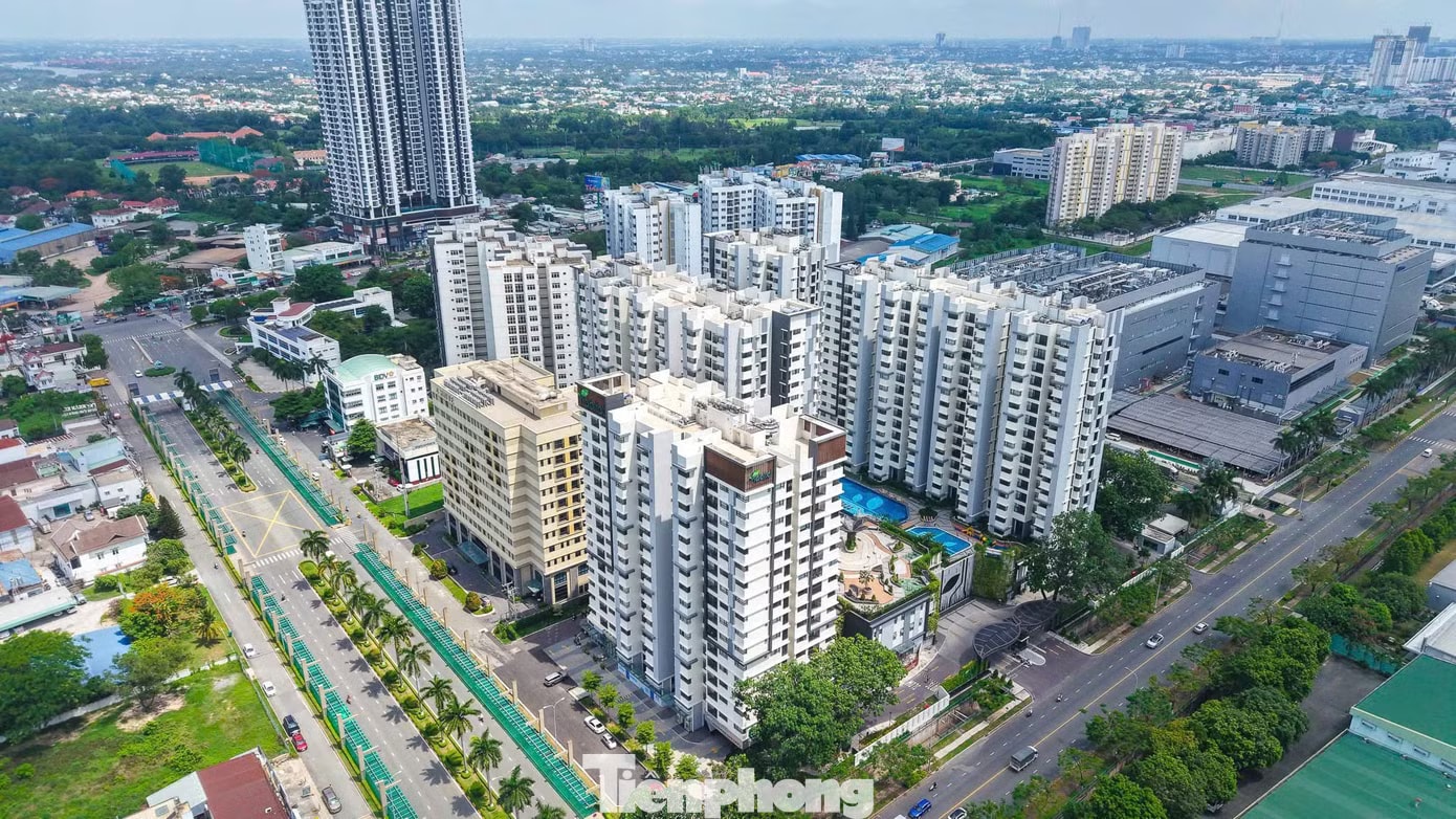 The Habitat Bình Dương là khu căn hộ cao cấp tọa lạc tại mặt tiền Đại lộ Hữu Nghị, cổng vào Khu công nghiệp VSIP 1, kết nối trực tiếp với quốc lộ 13. Hàng chục dự án căn hộ đua nhau 'mọc' lên dọc đoạn Quốc lộ - Ảnh 11.