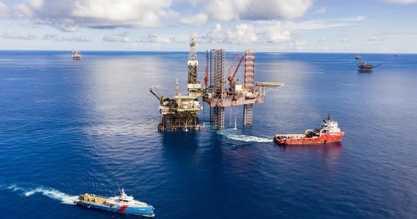 Petrovietnam mang hơn 370.000 tỷ đồng gửi ngân hàng, gánh 11.500 tỷ nợ xấu từ dự án lọc hoá dầu Nghi Sơn 9 tỷ USD