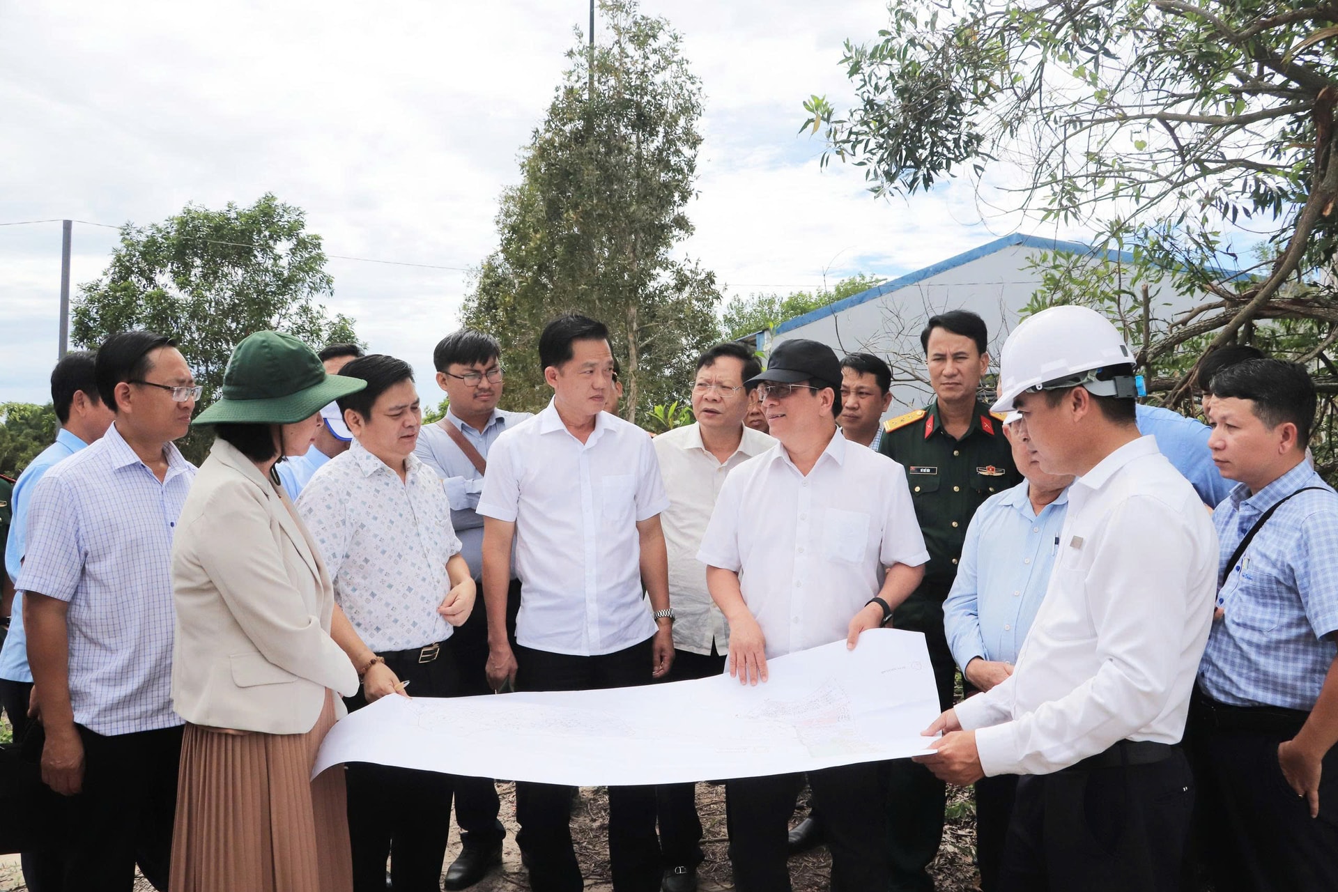 Vingroup đề xuất đầu tư điện mặt trời nổi trên 4 hồ chứa ở đặc khu lớn bậc nhất Việt Nam - Ảnh 1.