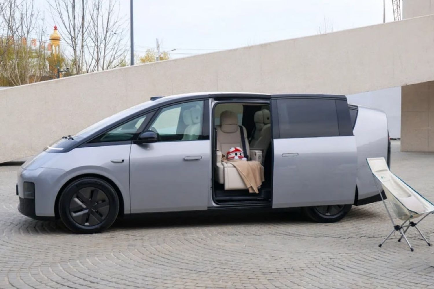 Mẫu xe điện MPV 7 chỗ Li Auto MEGA Home