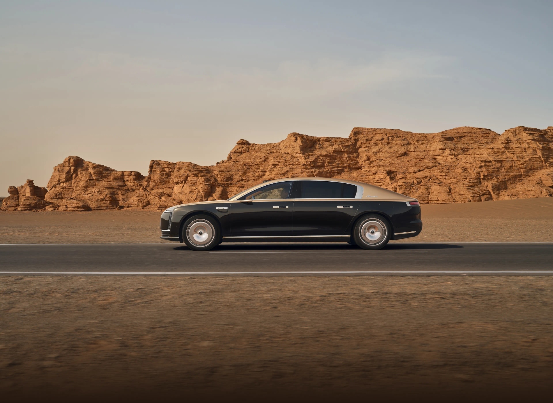 Maextro S800 cạnh tranh trực tiếp với Mercedes-Maybach