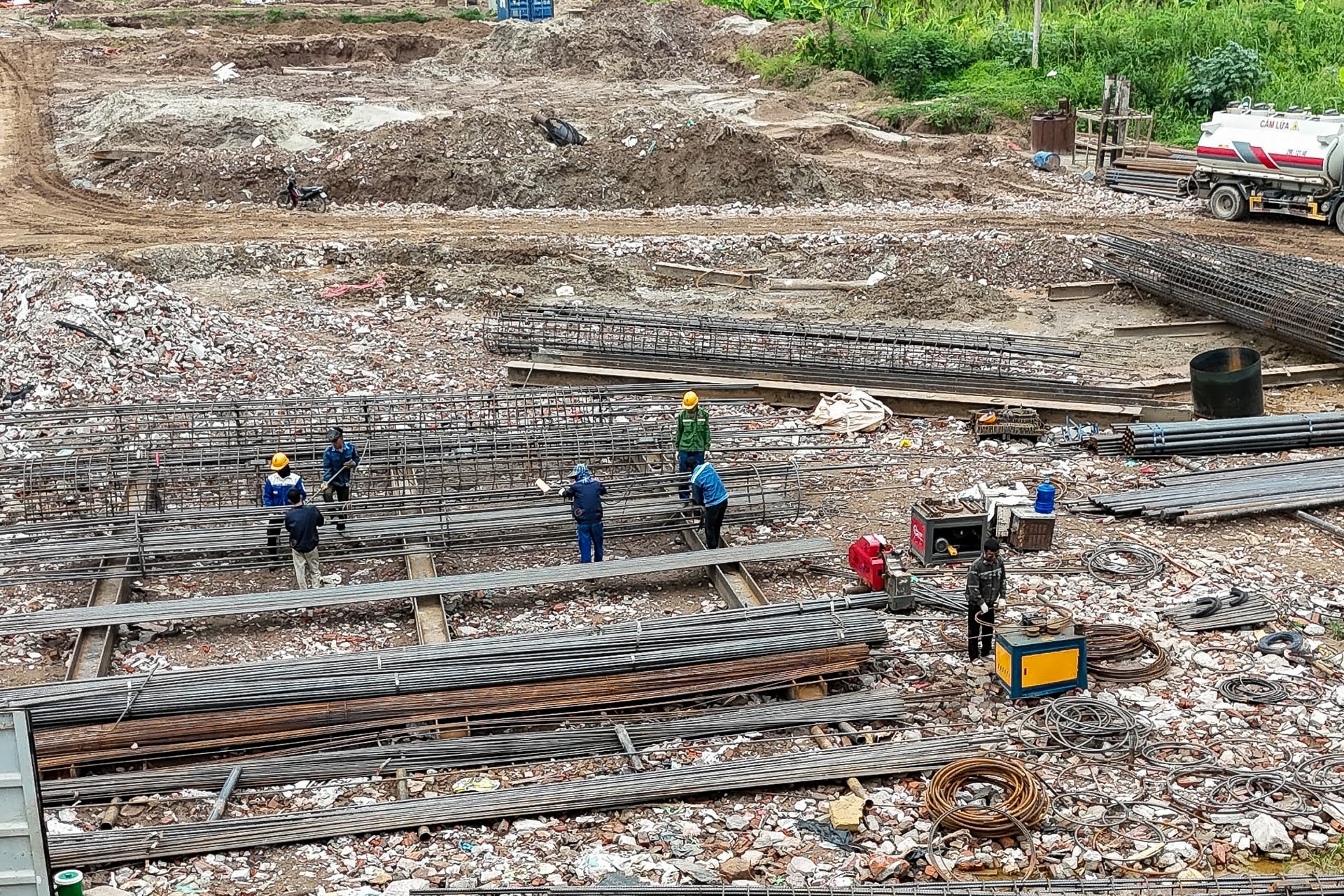 Dự án cầu dây văng hơn 7.300 tỷ bắc qua dòng sông biểu tượng có bóng dáng Đèo Cả chính thức bước vào giai đoạn then chốt - Ảnh 1.