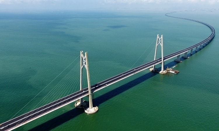 Siêu cầu vượt biển dài nhất thế giới: Công trình gần 19 tỷ USD được xây suốt gần 1 thập kỷ, sở hữu kết cấu kỳ lạ với cầu - hầm - đảo giữa lòng đại dương - Ảnh 2.