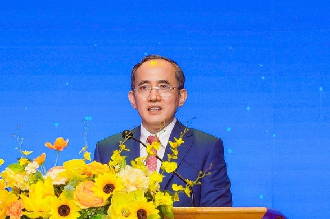 giao-su-ho-xuan-nang-1.jpg