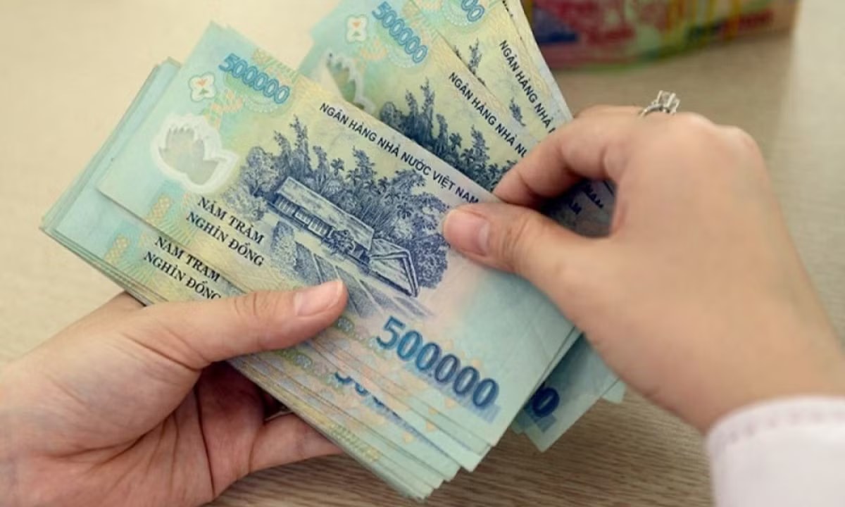 Từ ngày 1/7, nhiều khoản trợ cấp dành cho người lao động tăng theo mức lương cơ sở. Ảnh minh họa. Những khoản trợ cấp nào tăng theo lương từ ngày 1/7? - Ảnh 1.