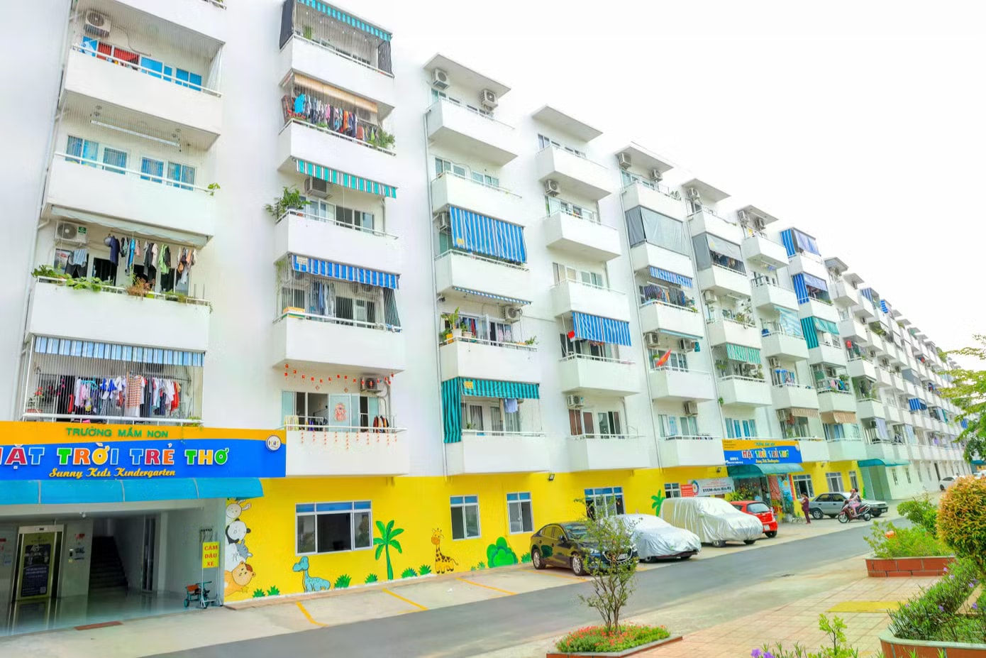 TPHCM sẽ xây dựng “luồng xanh” trong giải quyết thủ tục đầu tư nhằm rút ngắn thời gian triển khai dự án nhà cho thuê. Loạt 'ông lớn' BĐS đăng ký, khi nào TPHCM có nhà ở cho thuê? - Ảnh 3.