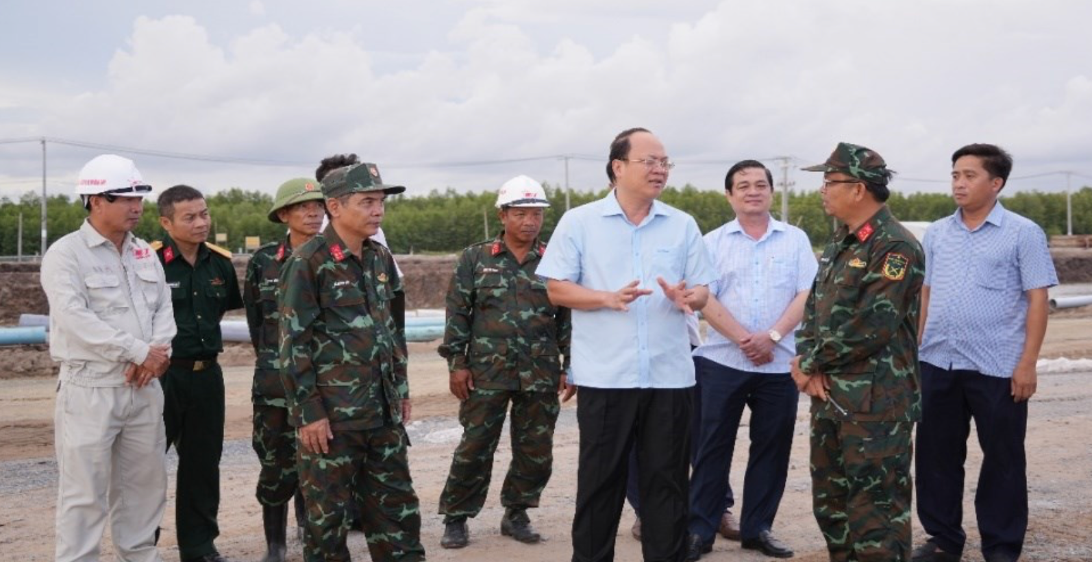 Cầu vượt biển dài nhất Việt Nam và thứ 3 Đông Nam Á: Huy động hơn 400 nhân lực triển khai đồng loạt 6 mũi thi công nỗ lực hoàn thành - Ảnh 1.