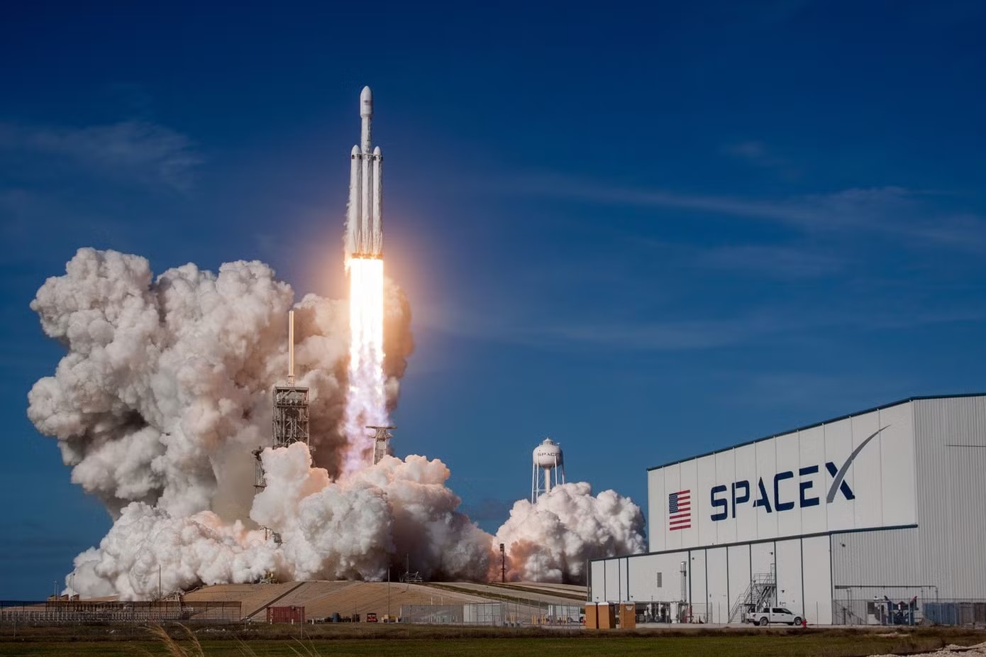 SpaceX vượt qua Amazon để trở thành doanh nghiệp giá trị thứ năm tại Mỹ. Vốn hóa SpaceX đạt 2.660 tỷ USD sau thương vụ IPO chấn động toàn cầu - Ảnh 2.
