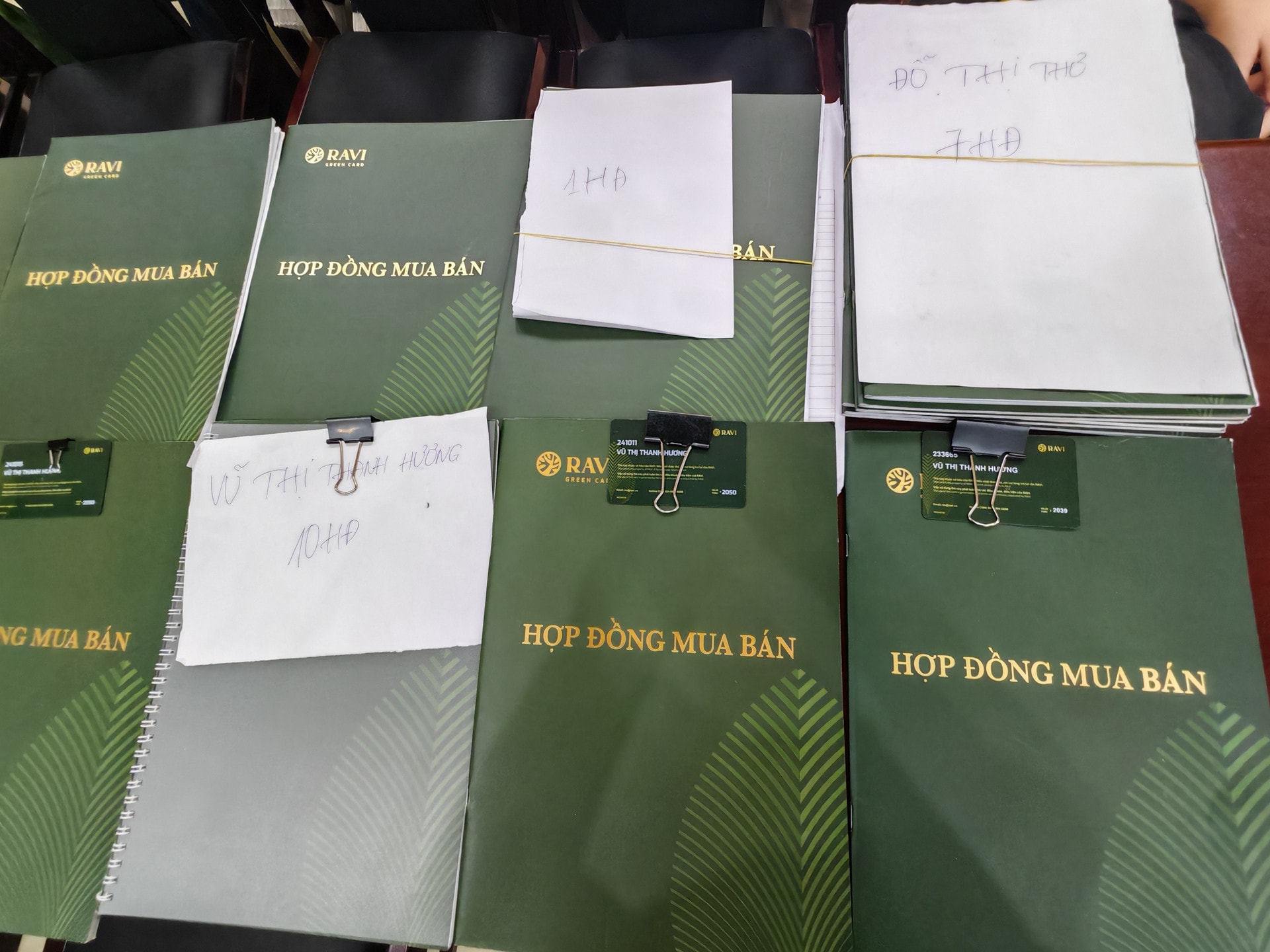 Bắt loạt Giám đốc công ty du lịch lớn, tịch thu hơn 16,6 tỷ đồng tiền mặt, phong tỏa gần 59,8 tỷ trong tài khoản, 7 ô tô, 10 sổ đỏ - Ảnh 2.
