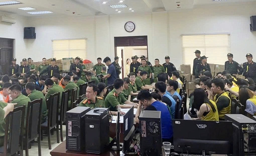 Bắt loạt Giám đốc công ty du lịch lớn, tịch thu hơn 16,6 tỷ đồng tiền mặt, phong tỏa gần 59,8 tỷ trong tài khoản, 7 ô tô, 10 sổ đỏ - Ảnh 1.