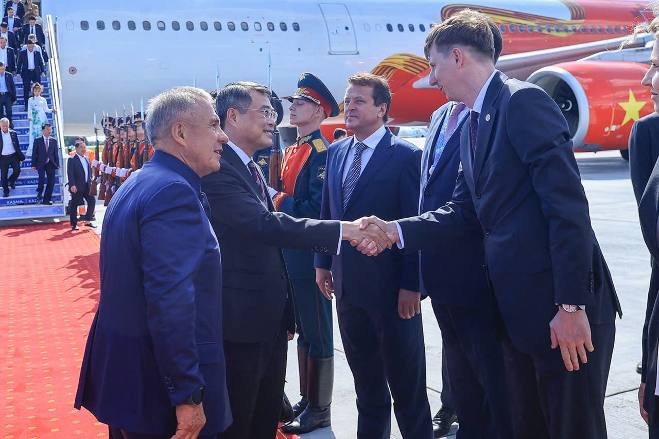 Thủ tướng Lê Minh Hưng lên đường dự Hội nghị Cấp cao ASEAN – Nga trên chuyến bay thương mại Vietjet - Ảnh 2.