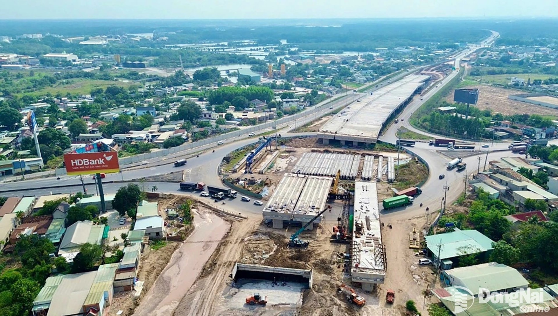Tháng này, hạng mục quan trọng của tuyến cao tốc hơn 57km kết nối siêu sân bay Long Thành sẽ hoàn thành- Ảnh 1.
