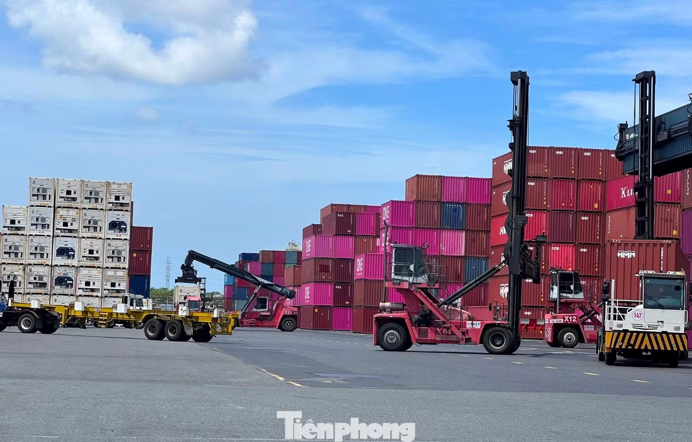 Ngành logistics đang có những đóng góp đáng kể vào tăng trưởng kinh tế TPHCM. Đề xuất tái cấu trúc không gian logistics TPHCM theo mô hình ba lớp - Ảnh 1.