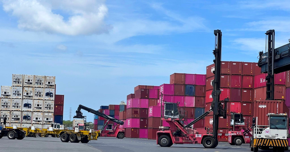Đề xuất tái cấu trúc không gian logistics TPHCM theo mô hình ba lớp Đề xuất tái cấu trúc không gian logistics TPHCM theo mô hình ba lớp