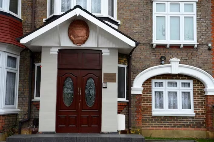 Đại sứ quán Triều Tiên tại London, Vương quốc Anh. (Ảnh: Reuters) Triều Tiên rút đại sứ tại Anh chỉ 1 tháng sau nhậm chức - Ảnh 1.