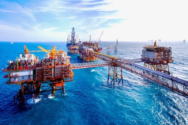 Chi tiêu cho xây dựng dầu khí tăng vọt 75% lên 22.900 tỷ đồng, chuyên gia gọi tên 5 doanh nghiệp hưởng lợi