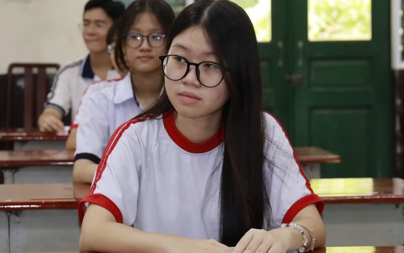 Thí sinh thi vào lớp 10 tại TPHCM năm 2026 Biến động điểm thi vào lớp 10 năm nay tại TPHCM - Ảnh 2.