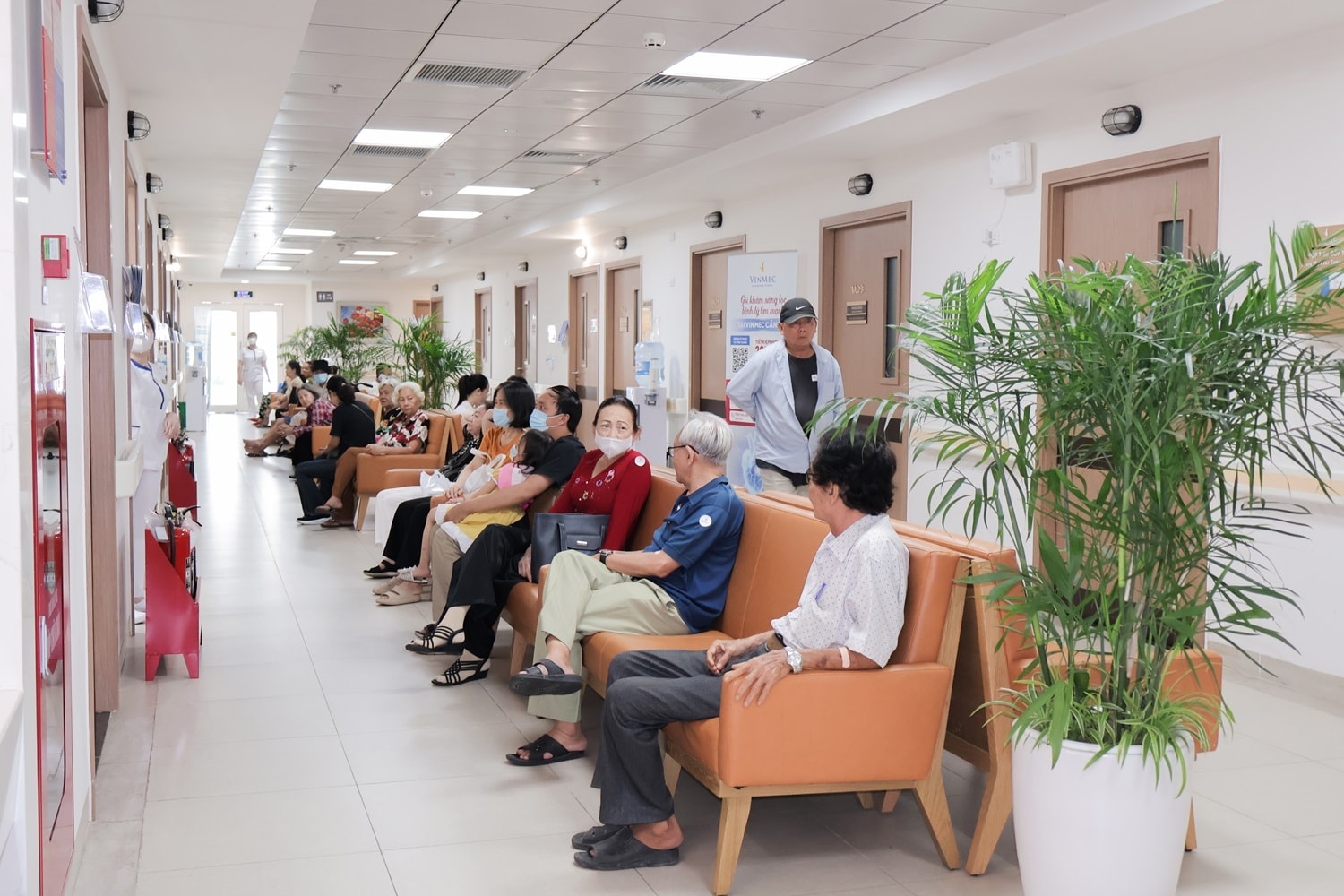 2.000 người dân Cần Thơ tham gia chương trình khám sức khỏe toàn dân của Vinmec - Ảnh 2.