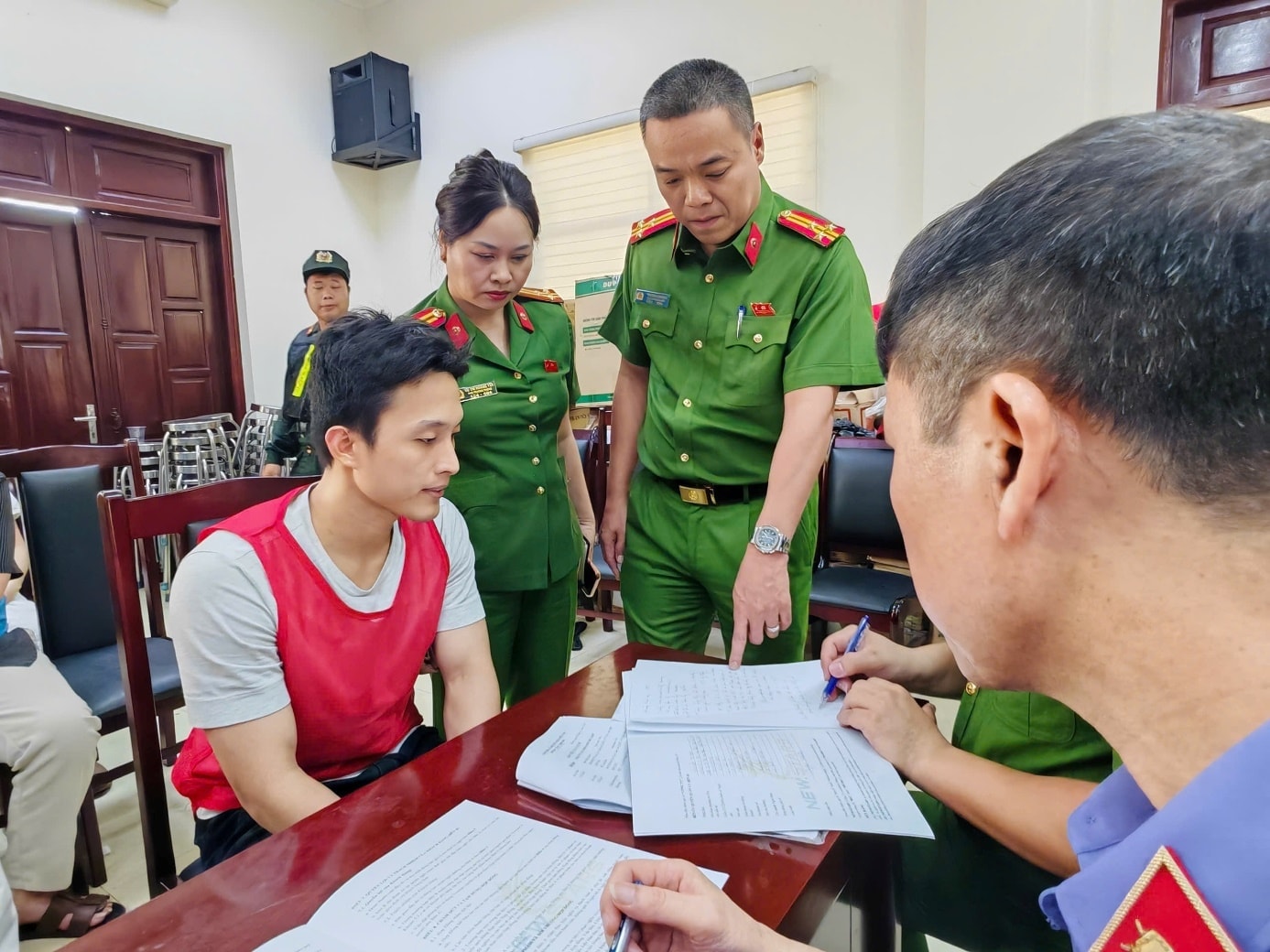 Khởi tố 9 nhân viên công ty của đại gia Nguyễn Đức Chi - Ảnh 2.